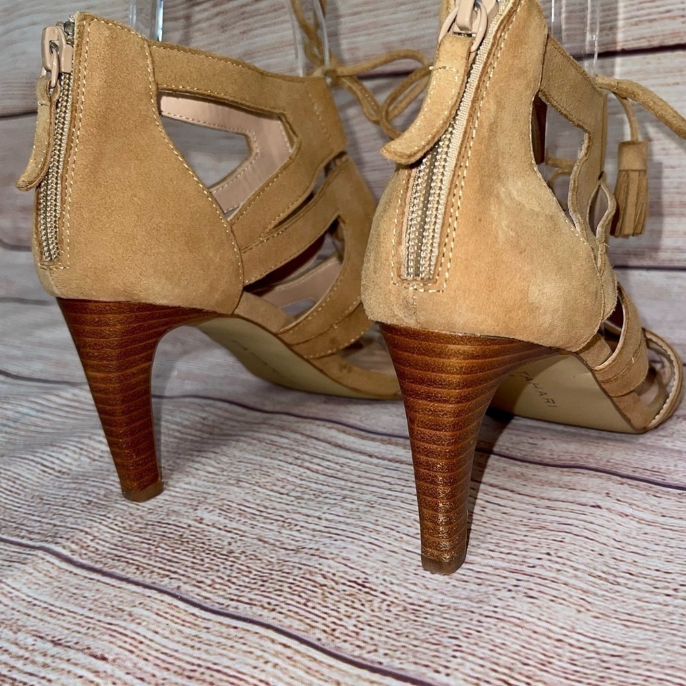 Tahari 'Norway' Sandals - Picture 4 of 6